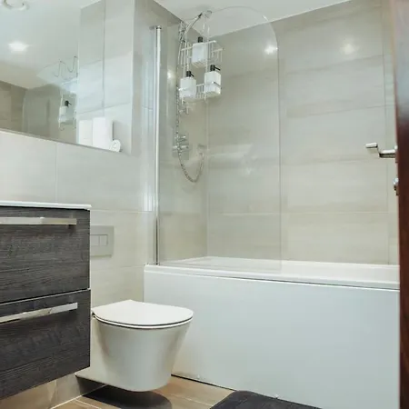 Stunning 2-bed In Center